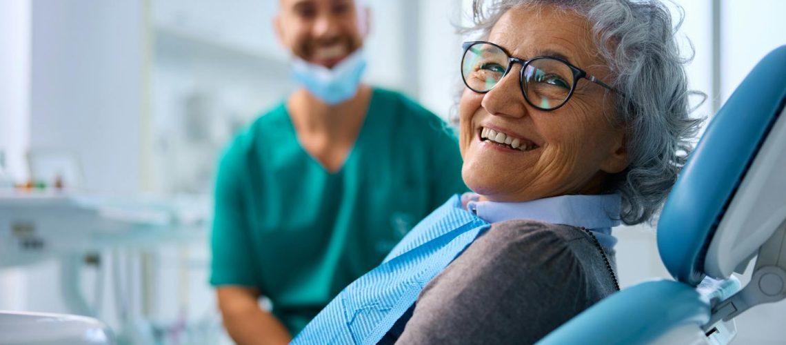 Pourquoi nos dents jaunissent ?